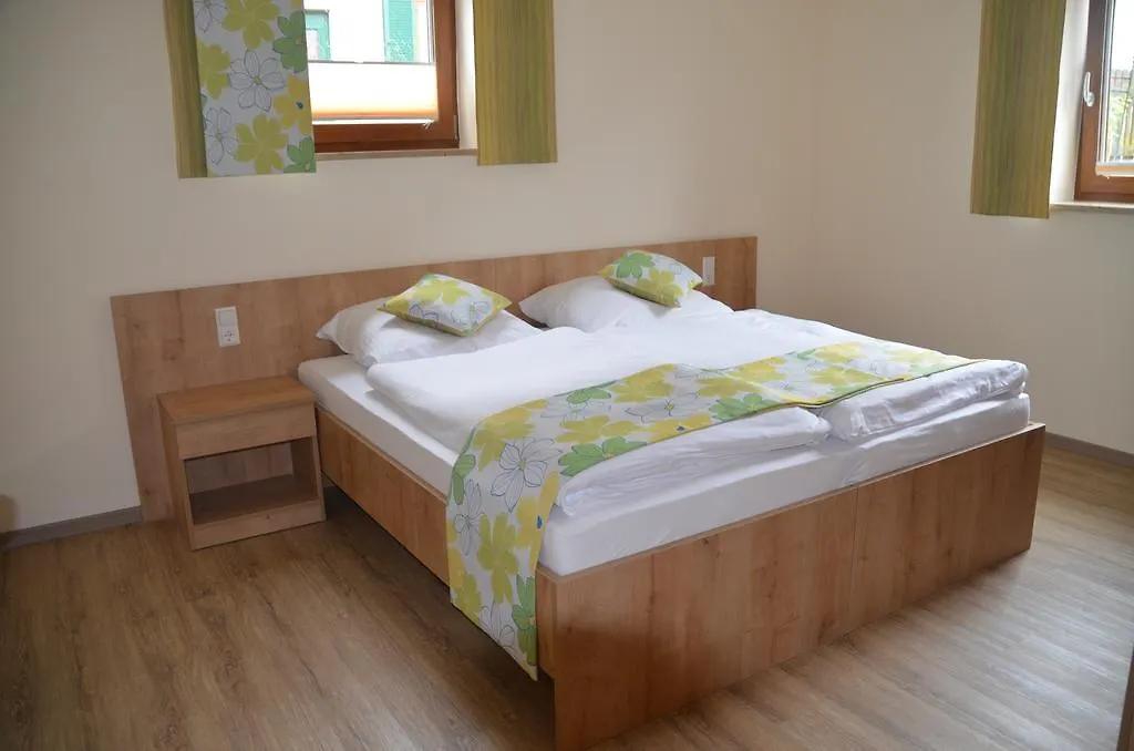 Oberbechingen Landhotel Zum Adler מלון