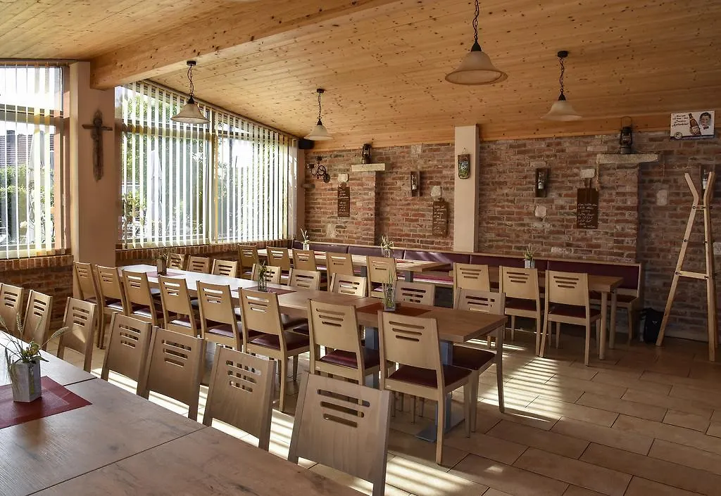מלון Oberbechingen Landhotel Zum Adler
